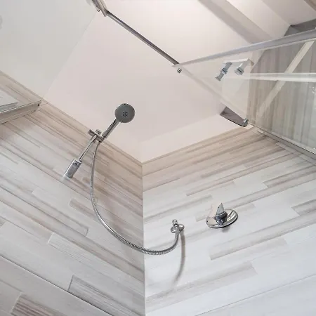 The Rent - Modern Two Bedroom In ميلان