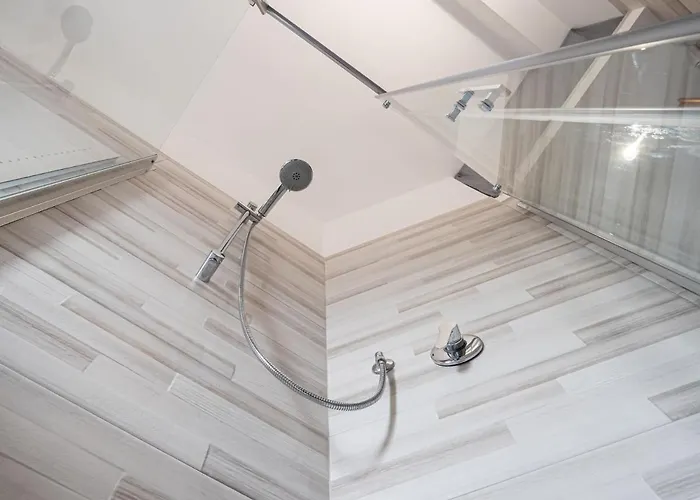 The Rent - Modern Two Bedroom In ميلان