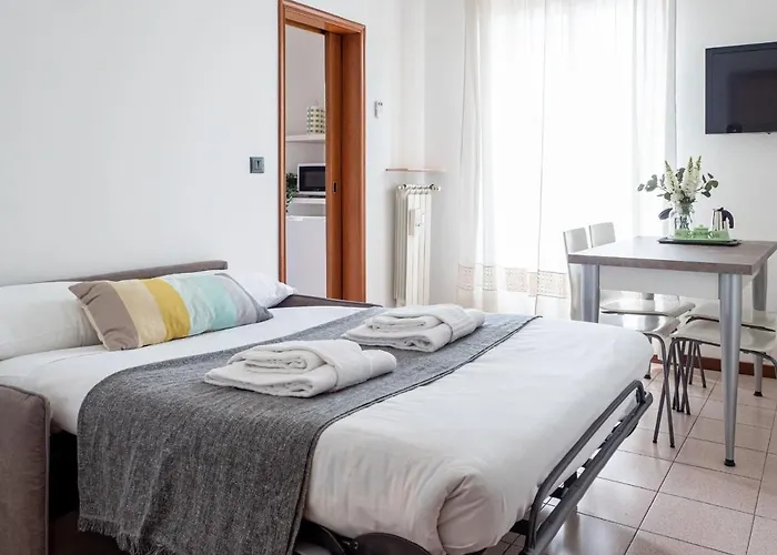 The Rent - Modern Two Bedroom In ميلان